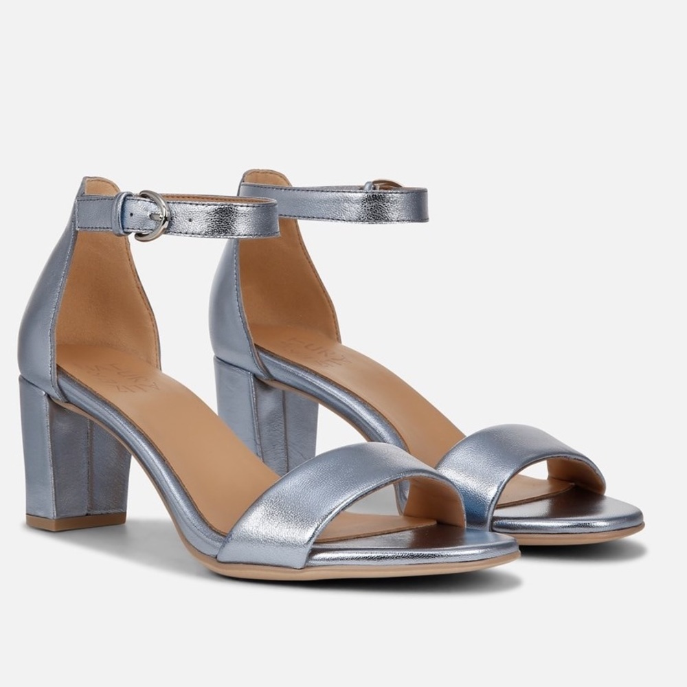 Vera Naturalizer leather light blue metallic hue sandal heels